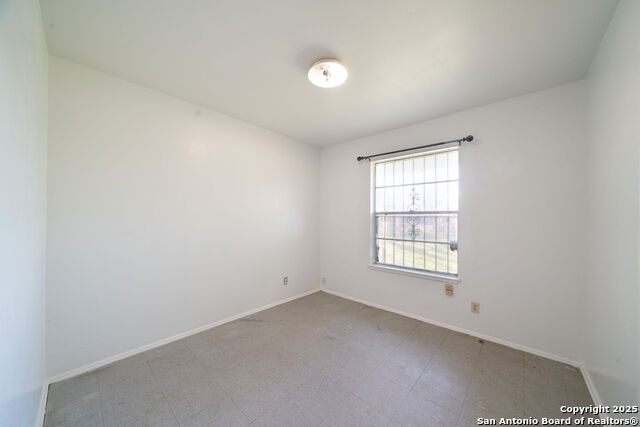 Image 12 of 25 For 5135 Village Lawn