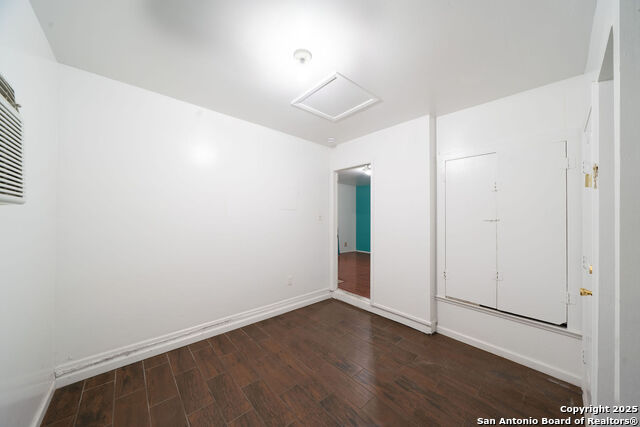 Image 13 of 25 For 5135 Village Lawn