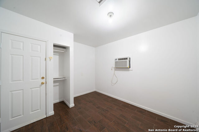 Image 14 of 25 For 5135 Village Lawn