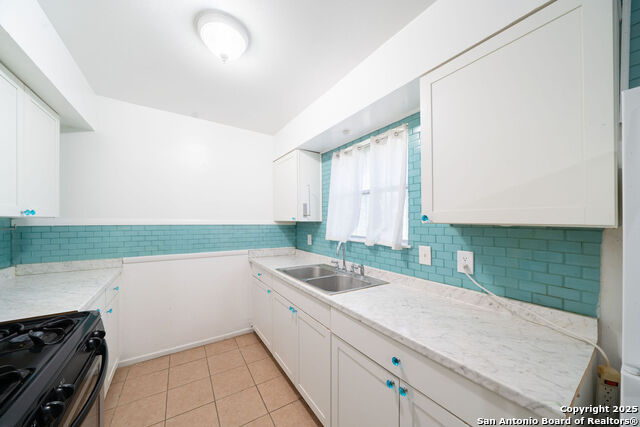 Image 15 of 25 For 5135 Village Lawn