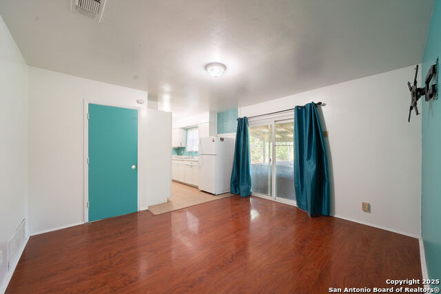 Image 19 of 25 For 5135 Village Lawn