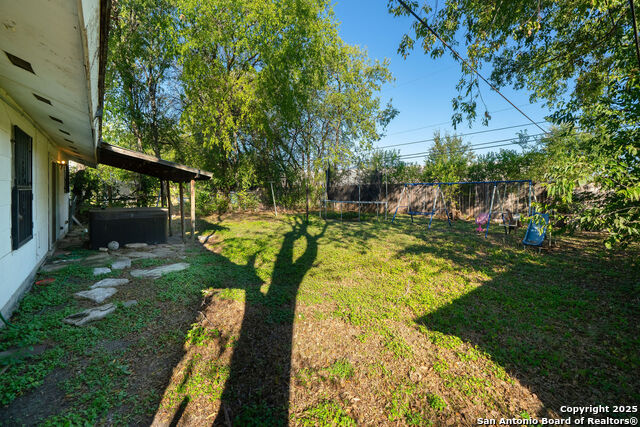 Image 24 of 25 For 5135 Village Lawn