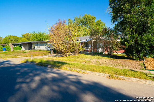 Image 3 of 25 For 5135 Village Lawn