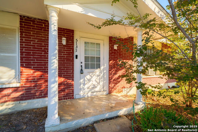 Image 5 of 25 For 5135 Village Lawn