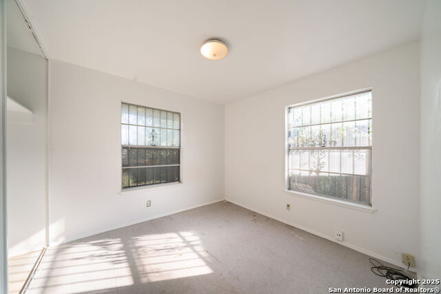 Image 7 of 25 For 5135 Village Lawn