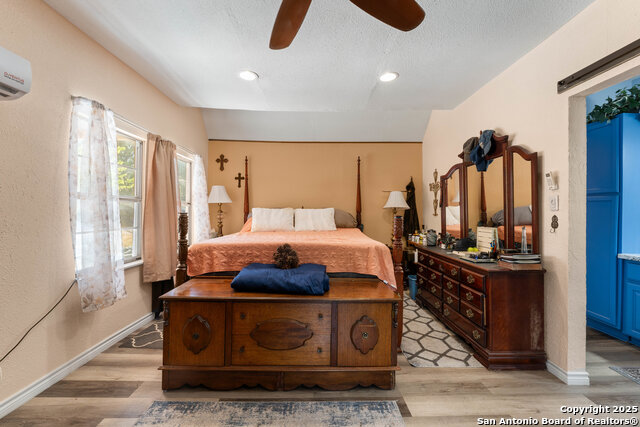 Image 21 of 39 For 1843 Rhinestone