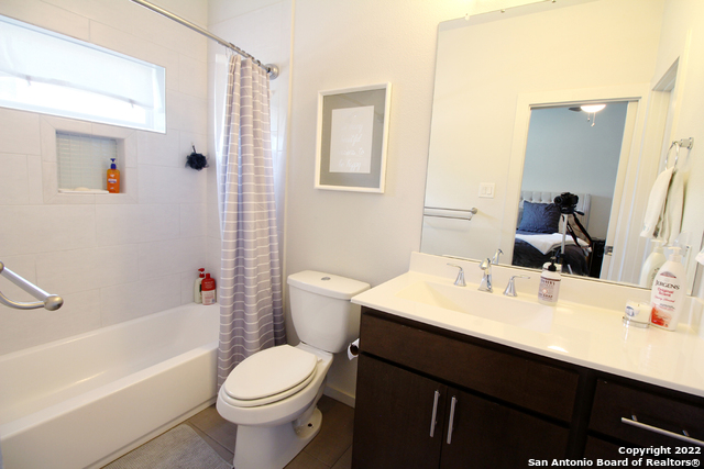 Image 21 of 27 For 236 Cevallos E Unit 101