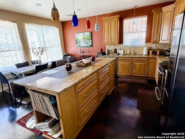 Image 10 of 30 For 972 Pebble Beach