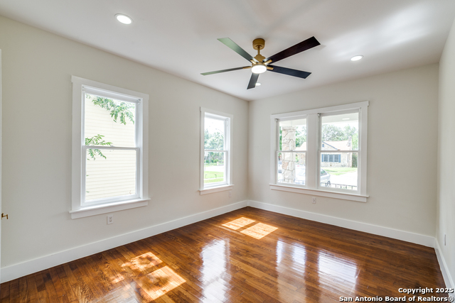 Image 19 of 24 For 2007 Mistletoe