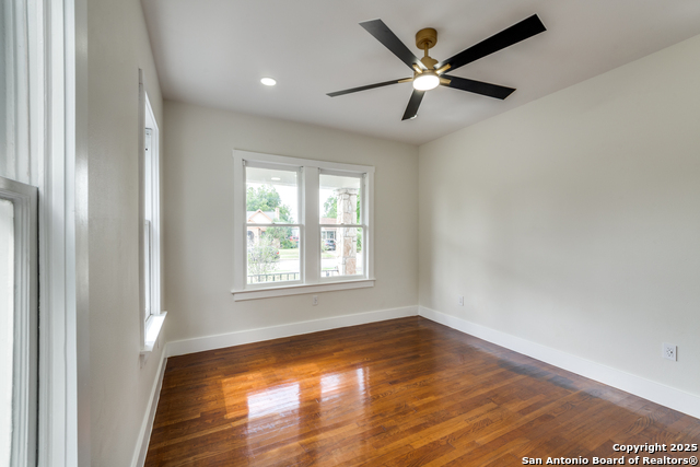 Image 20 of 24 For 2007 Mistletoe