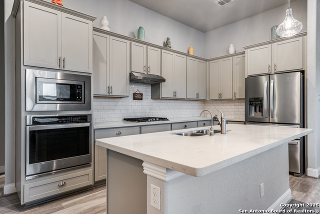 Listing photo id 2 for 101 Cheslyn  