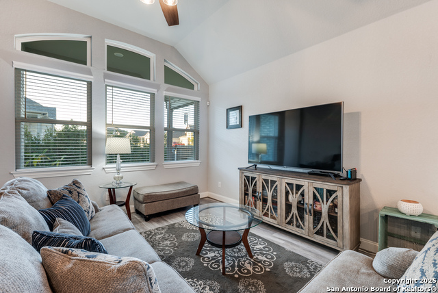 Listing photo id 3 for 101 Cheslyn  