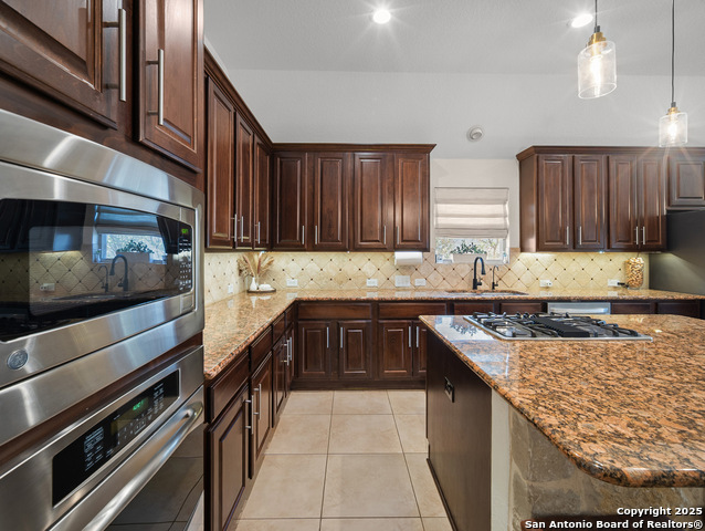 Image 17 of 54 For 918 Olivia View