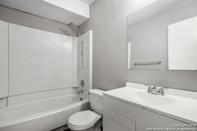 Image 16 of 25 For 11222 Spring Crest