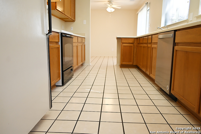 Listing photo id 8 for 16323 Walnut Creek Dr.