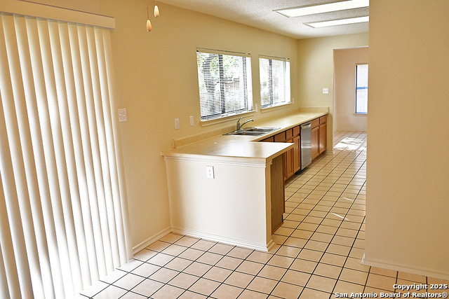 Listing photo id 13 for 16323 Walnut Creek Dr.