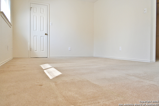 Listing photo id 19 for 16323 Walnut Creek Dr.