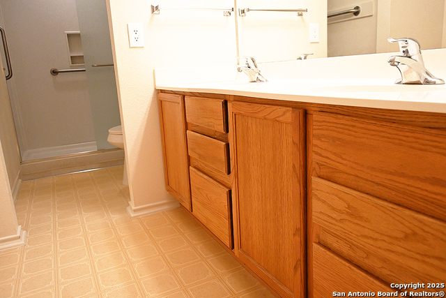 Listing photo id 26 for 16323 Walnut Creek Dr.