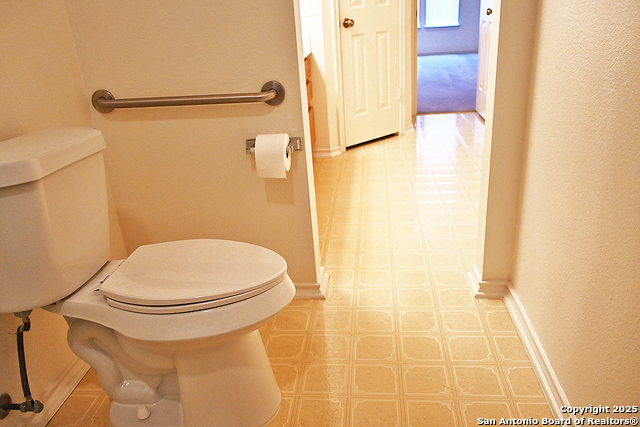 Listing photo id 28 for 16323 Walnut Creek Dr.