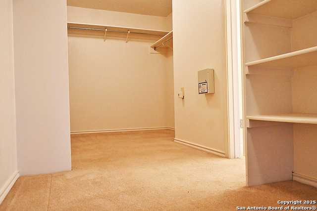 Listing photo id 32 for 16323 Walnut Creek Dr.