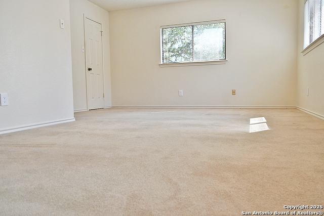 Listing photo id 34 for 16323 Walnut Creek Dr.