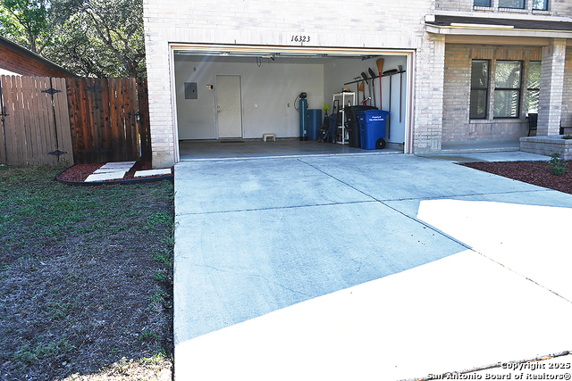 Listing photo id 39 for 16323 Walnut Creek Dr.