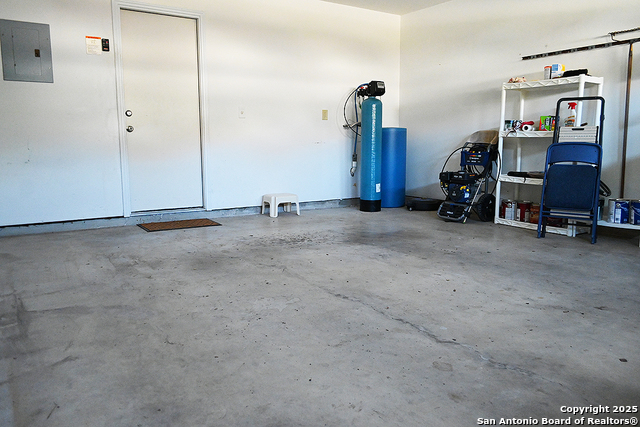 Listing photo id 40 for 16323 Walnut Creek Dr.