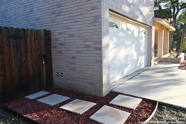 Listing photo id 52 for 16323 Walnut Creek Dr.