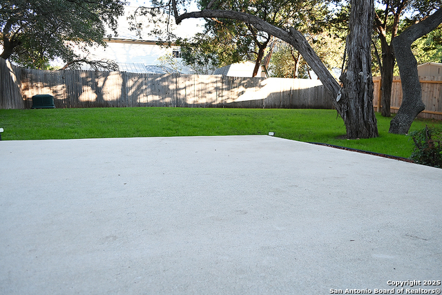 Listing photo id 61 for 16323 Walnut Creek Dr.