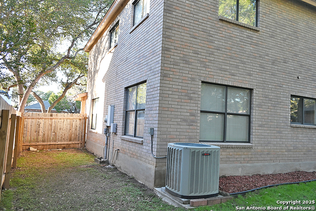 Listing photo id 62 for 16323 Walnut Creek Dr.