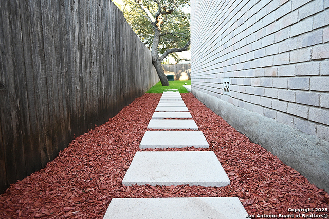 Listing photo id 69 for 16323 Walnut Creek Dr.