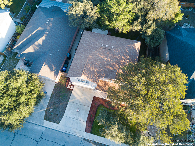 Listing photo id 70 for 16323 Walnut Creek Dr.