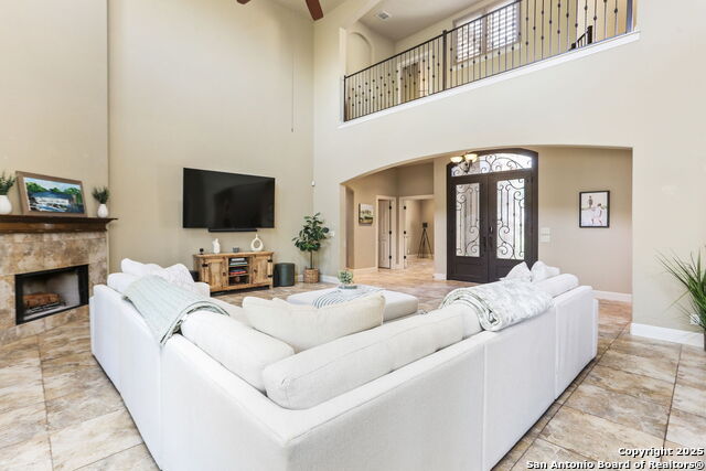 Listing photo id 12 for 927 Scenic Stroll