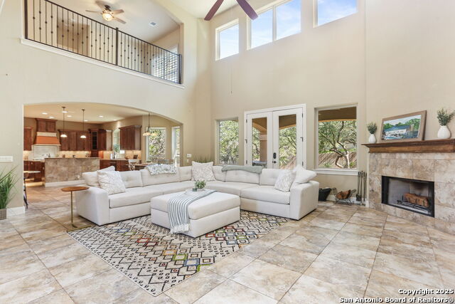 Listing photo id 14 for 927 Scenic Stroll