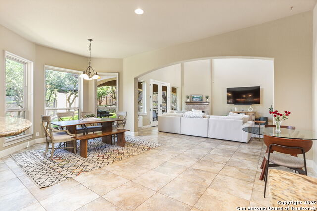 Listing photo id 15 for 927 Scenic Stroll