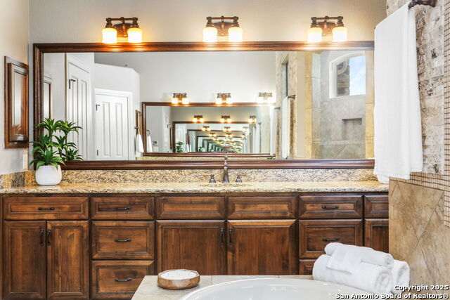 Listing photo id 27 for 927 Scenic Stroll