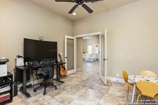 Listing photo id 30 for 927 Scenic Stroll