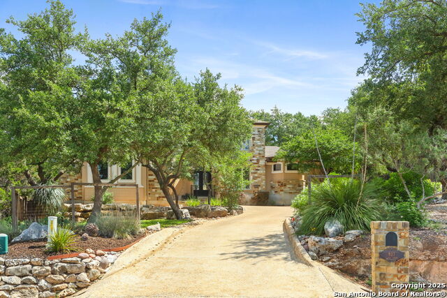 Listing photo id 7 for 927 Scenic Stroll