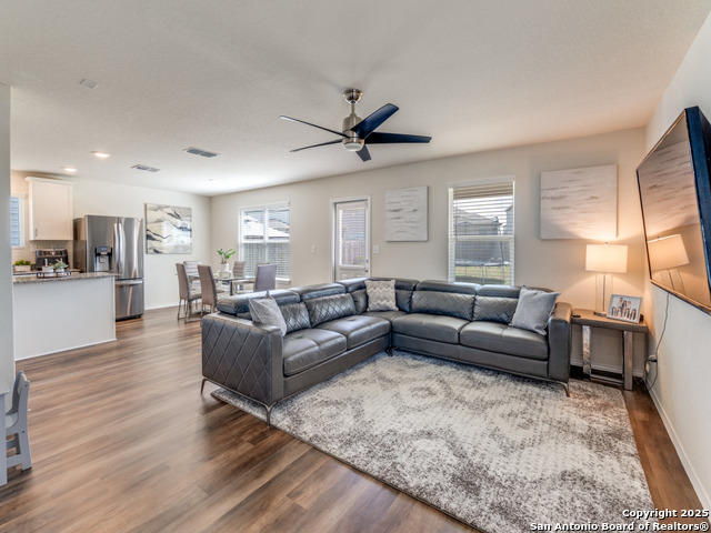 Listing photo id 2 for 10306 Glimmer