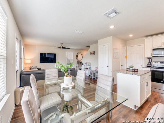 Listing photo id 4 for 10306 Glimmer