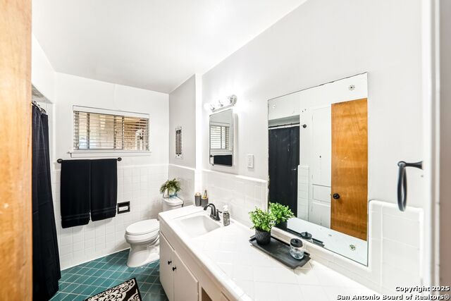 Image 11 of 15 For 4414 Hollyridge