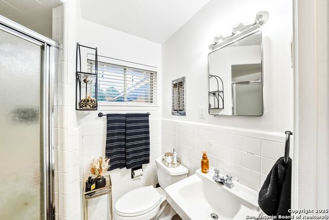 Image 13 of 15 For 4414 Hollyridge