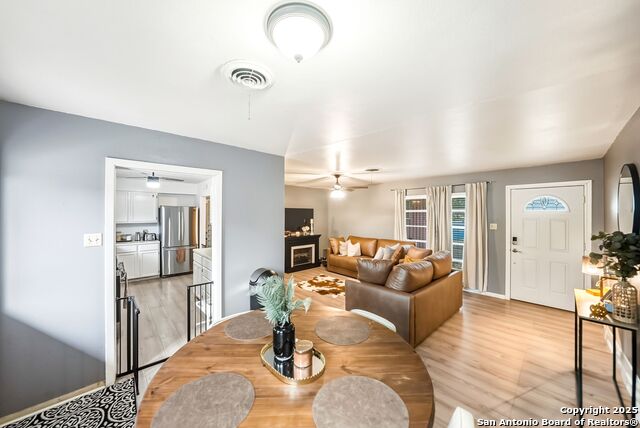 Image 3 of 15 For 4414 Hollyridge