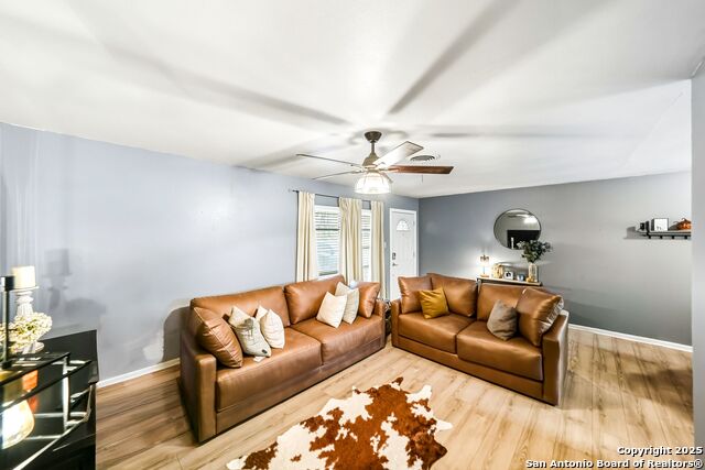 Image 4 of 15 For 4414 Hollyridge