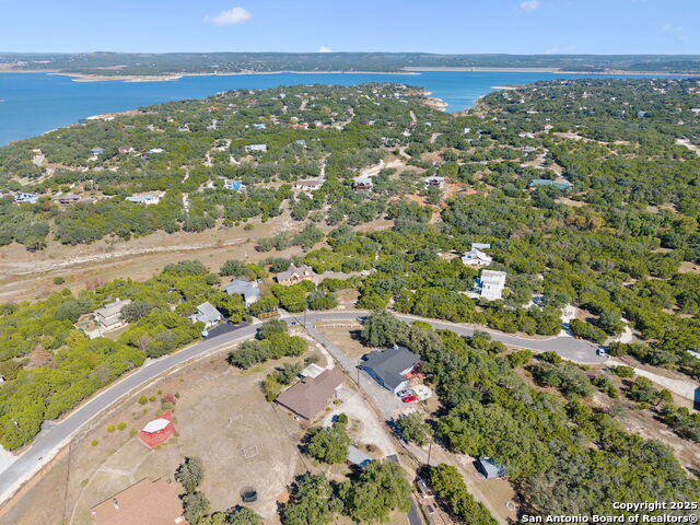 Listing photo id 7 for 1161 Post Oak Drive