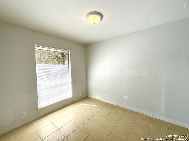 Image 28 of 31 For 7237 Glen Bay