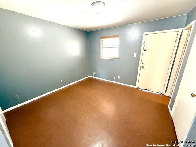 Image 10 of 12 For 643 Summit Ave W 2