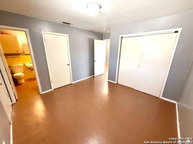 Image 11 of 12 For 643 Summit Ave W 2