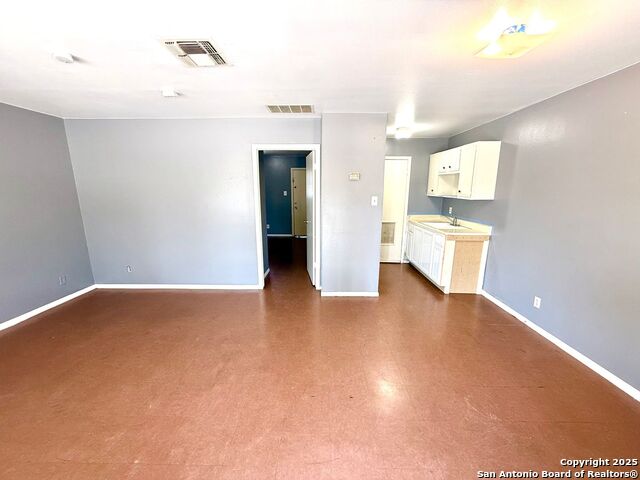 Image 2 of 12 For 643 Summit Ave W 2