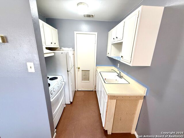 Image 7 of 12 For 643 Summit Ave W 2